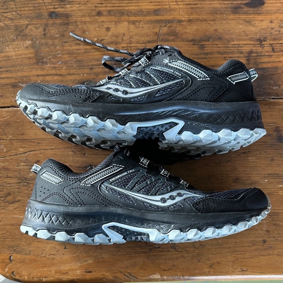 Saucony Excursion TR13 Black and Gray Athletic Shoes - Picture 2 of 5